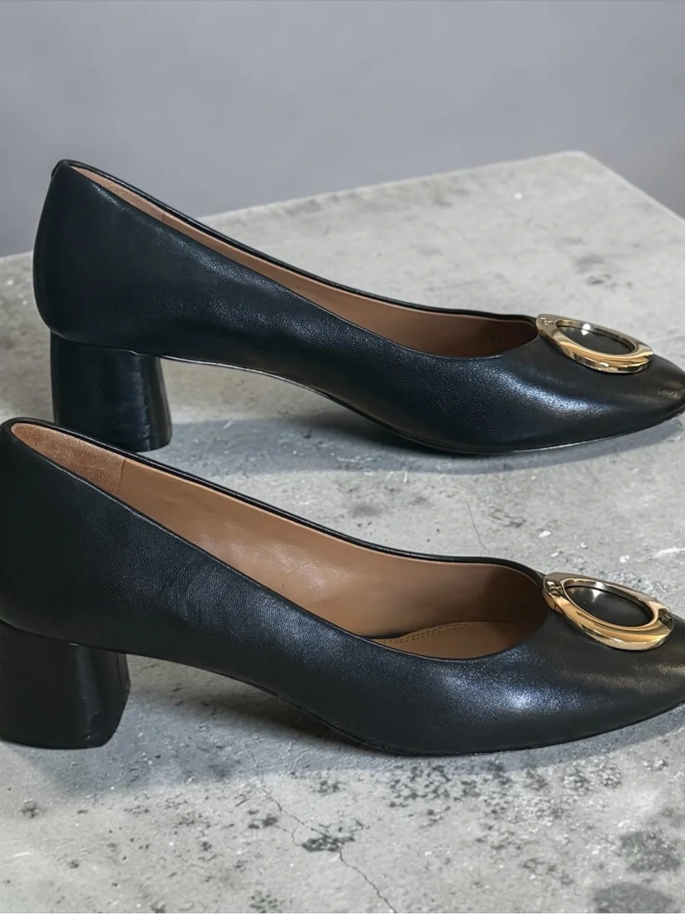 Tory Burch Black Leather Logo Medallion Block Heel Pumps! Size 8